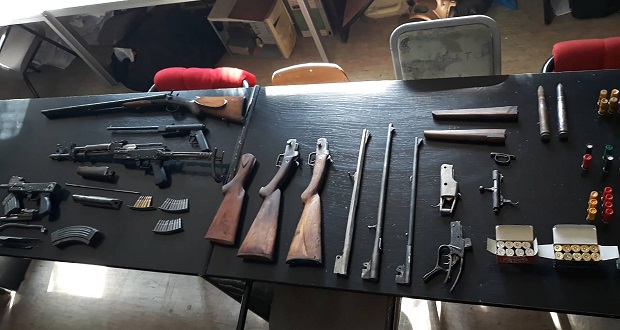 АКЦИЈА У ПОЖАРЕВЦУ: Полиција трага за власником арсенала оружја